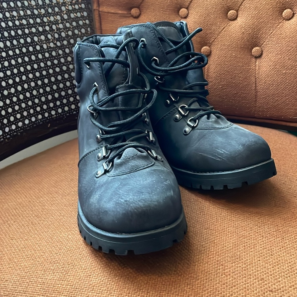 Cliffs Black boots